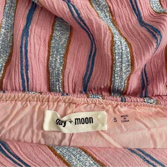 Day & Moon V Neck Smocked Striped Mini Dress Romper Size Small - Picture 3 of 5